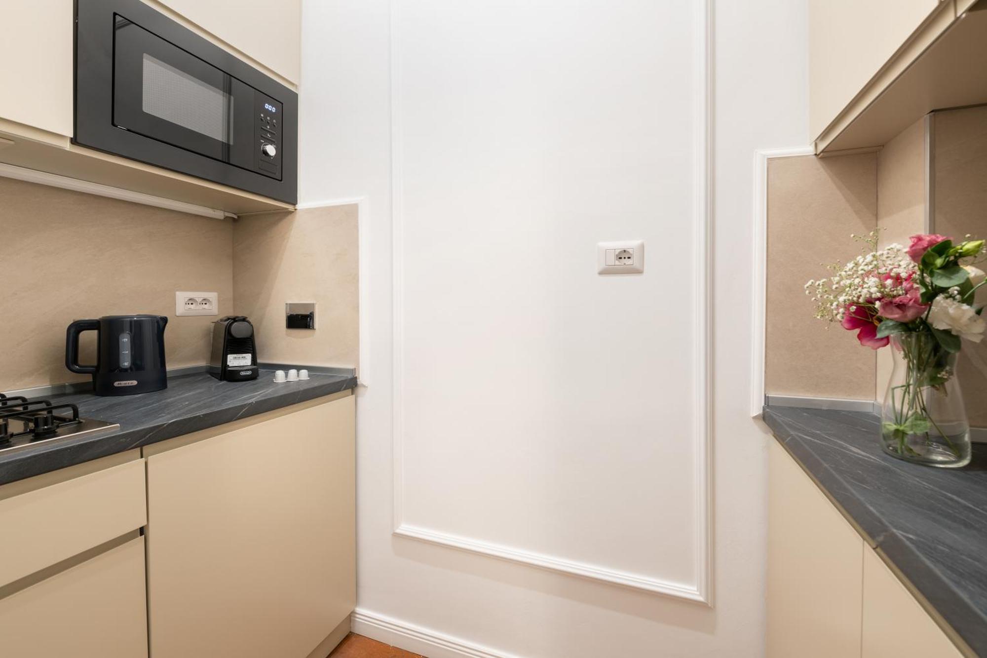 White Flat Termini Apartment Roma Ngoại thất bức ảnh